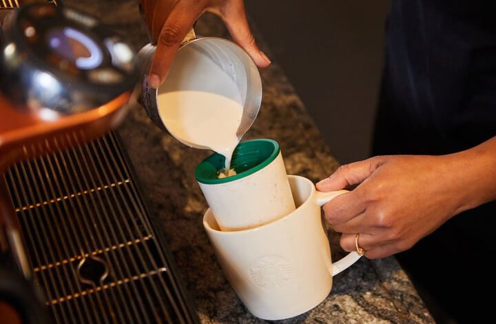 Starbucks'ın Türkiye'deki tüm bayileri Shaya Kahve A.Ş. tarafından işletilir.